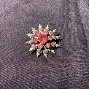 Vtg.‎ Red and Clear Rhinestone Snowflake Brooch (Br)